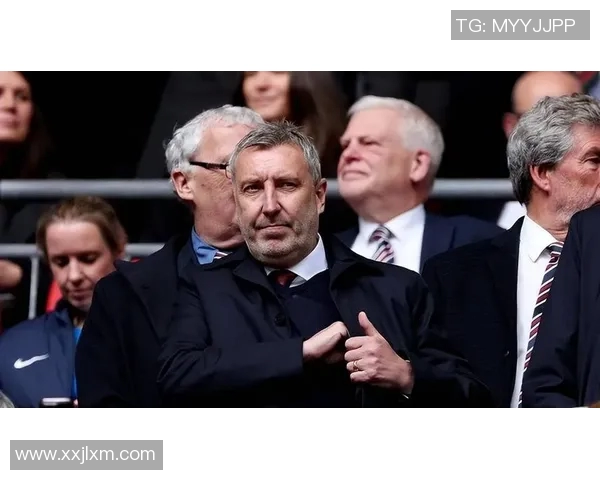 足球总监的职责与挑战：如何在转会市场中把握球队未来发展方向